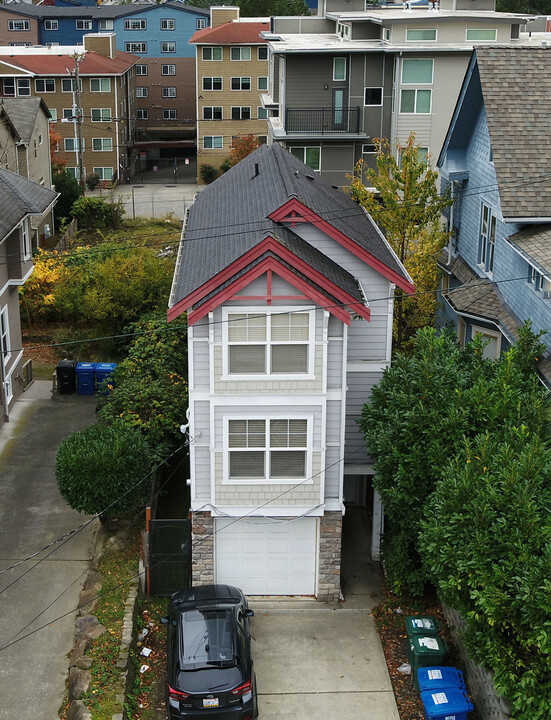 4321 9th Ave NE in Seattle, WA - Building Photo