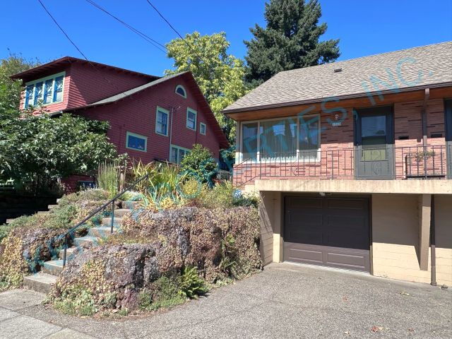 property at 1323 SE Salmon St
