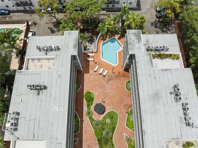 2924 Day Ave in Miami, FL - Building Photo - Building Photo