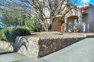 2316 N Campbell St in El Paso, TX - Building Photo