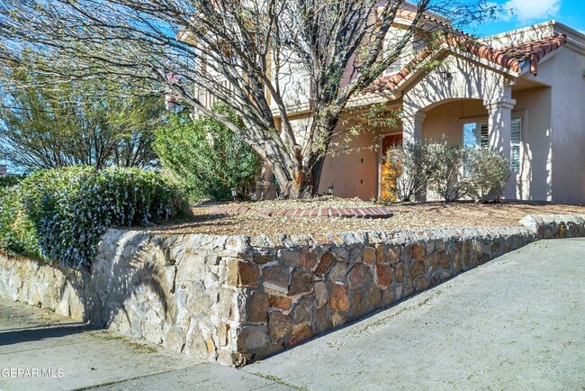 property at 2316 N Campbell St