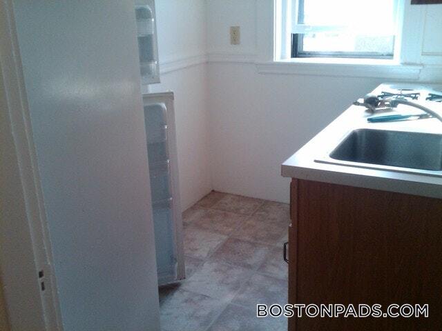 137 Park Dr in Boston, MA - Building Photo