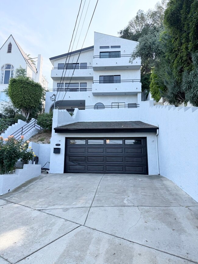 property at 1425 Columbia Dr