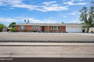 4312 E Bryn Mawr Rd in Tucson, AZ - Building Photo