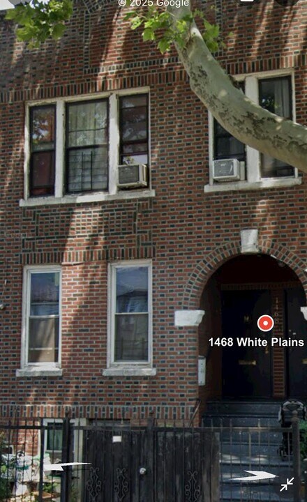 1468 White Plains Rd in Bronx, NY - Building Photo