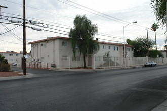 Vila Capri Apartments in Las Vegas, NV - Building Photo - Building Photo