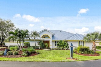 8120 SE Waterway Dr in Hobe Sound, FL - Building Photo - Building Photo
