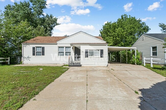 property at 1921 S Ridgewood Dr