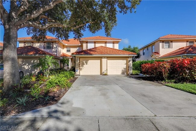 300 Robin Hood Cir in Naples, FL - Foto de edificio - Building Photo