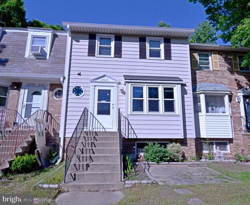 22426 Greenview Ct in California, MD - Building Photo