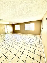 5668 Birchmont Dr in Houston, TX - Building Photo - Building Photo