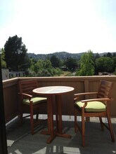 490 N Civic Dr, Unit Top Floor in Walnut Creek, CA - Building Photo - Building Photo
