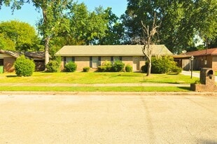 2737 S Wallace Dr in Montgomery, AL - Building Photo