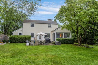 10 Garden City Rd in Darien, CT - Building Photo - Building Photo