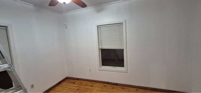 320 W College St in Nacogdoches, TX - Foto de edificio - Building Photo