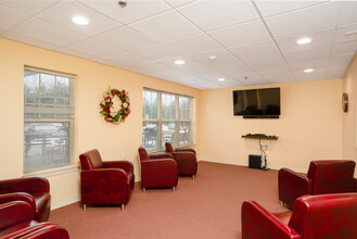 Krause Gardens Senior Living (55+) in Manchester, CT - Foto de edificio - Interior Photo