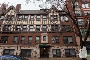 537 W Arlington Pl, Unit 216 in Chicago, IL - Building Photo