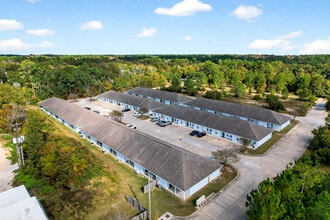 The Quarters Apartments in Gulfport, MS - Building Photo - Building Photo