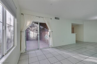 8324 W Charleston Blvd, Unit 1033 in Las Vegas, NV - Building Photo - Building Photo