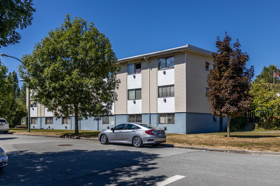 Chelsea Lodge in Vancouver, BC - Building Photo