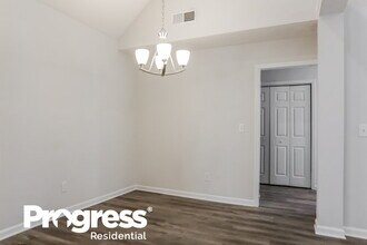 1427 Isleworth Cir in Atlanta, GA - Building Photo - Building Photo
