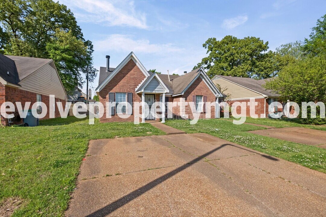 5806 Ashridge Pl in Memphis, TN - Building Photo