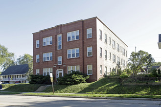 601 Milwaukee Ave in South Milwaukee, WI - Foto de edificio - Building Photo