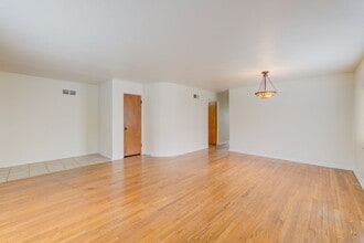 1154 Moorlands Dr in Richmond Heights, MO - Building Photo - Building Photo