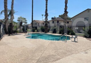 860 E Brown Rd in Mesa, AZ - Building Photo - Building Photo