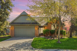 37743 Avon Ln in Farmington Hills, MI - Building Photo