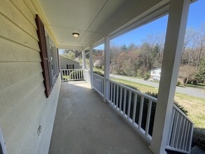6160 Timberlane Terrace in Hickory, NC - Building Photo - Building Photo