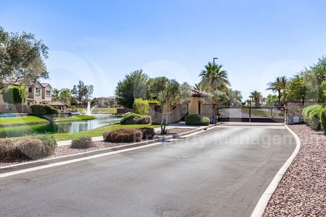 913 W Yosemite Dr in Chandler, AZ - Building Photo - Building Photo