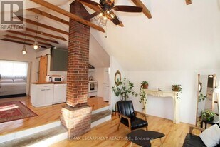 32 Rodman St in St Catharines, ON - Building Photo