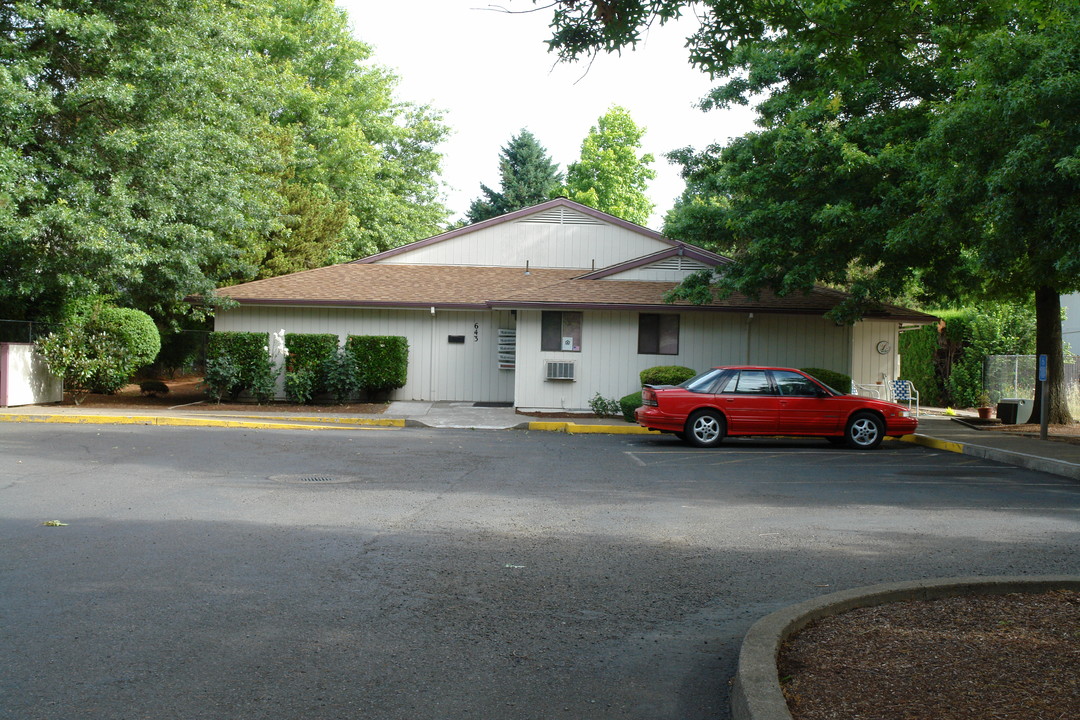 Briarwood Manor in Keizer, OR - Building Photo