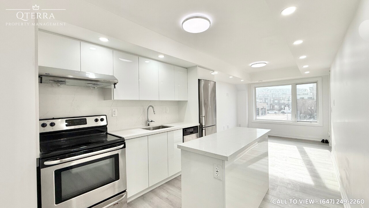 173 William Duncan Rd in Toronto, ON - Building Photo