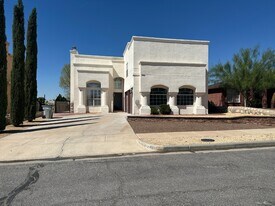 7461 Plaza Redonda Dr in El Paso, TX - Building Photo