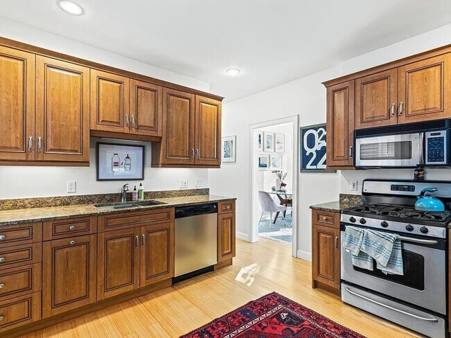 68 Dix St, Unit 1 in Boston, MA - Building Photo - Building Photo
