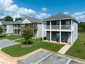 Savannah Square in Auburn, AL - Building Photo - Building Photo