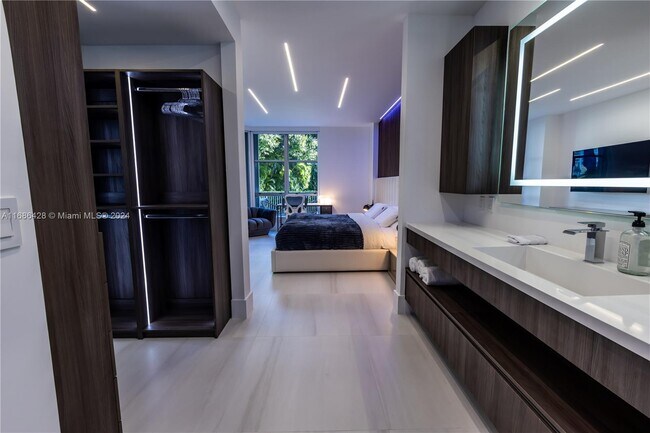 property at 3600 Mystic Pointe Dr