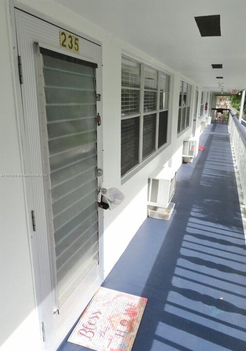 235 Northampton L in West Palm Beach, FL - Building Photo