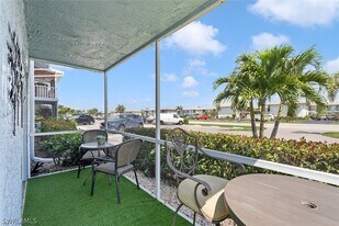 240 Palm Dr in Naples, FL - Building Photo