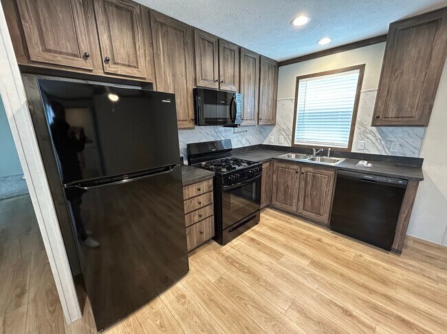 16 E Arizona in Belleville, MI - Building Photo - Building Photo