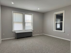 15 Rose St in Stamford, CT - Foto de edificio - Building Photo