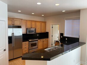 918 SW Vantage Point Way in Bend, OR - Building Photo - Building Photo