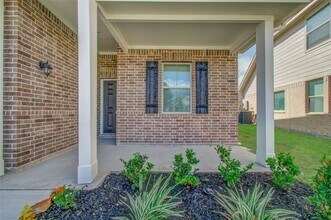 8411 Beacon Bay Cir in Mont Belvieu, TX - Building Photo - Building Photo