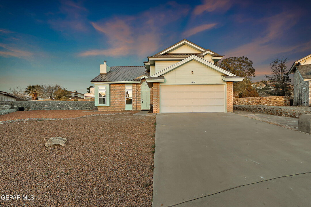 1216 Night Hawk Dr in El Paso, TX - Building Photo