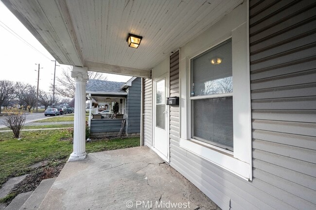 1016 S Belmont Ave in Indianapolis, IN - Building Photo - Building Photo