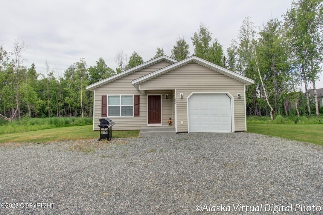3698 S Lansing Rd in Wasilla, AK - Foto de edificio