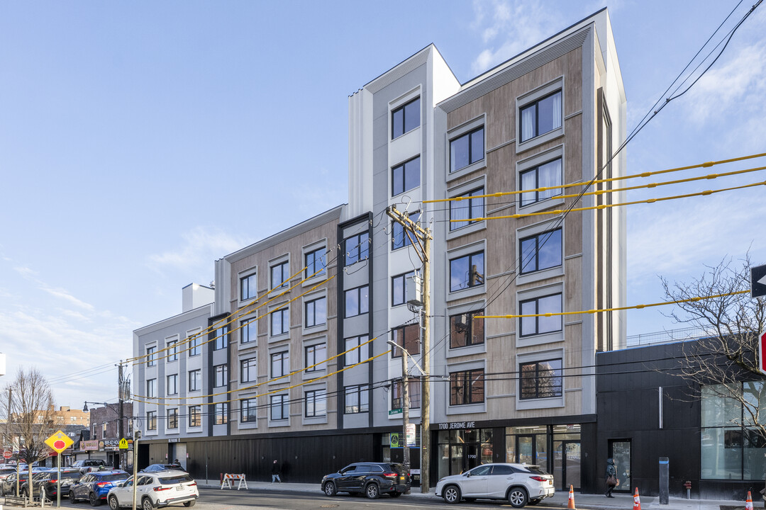 1700 Jerome Ave in Brooklyn, NY - Building Photo