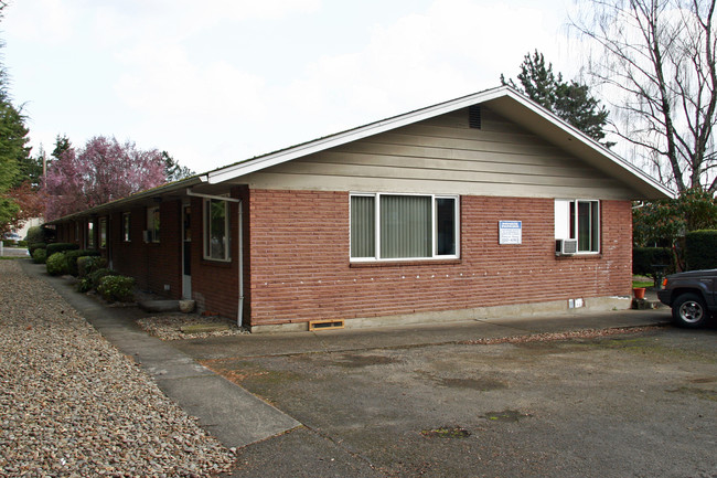 11430 SW Center St in Beaverton, OR - Building Photo - Building Photo